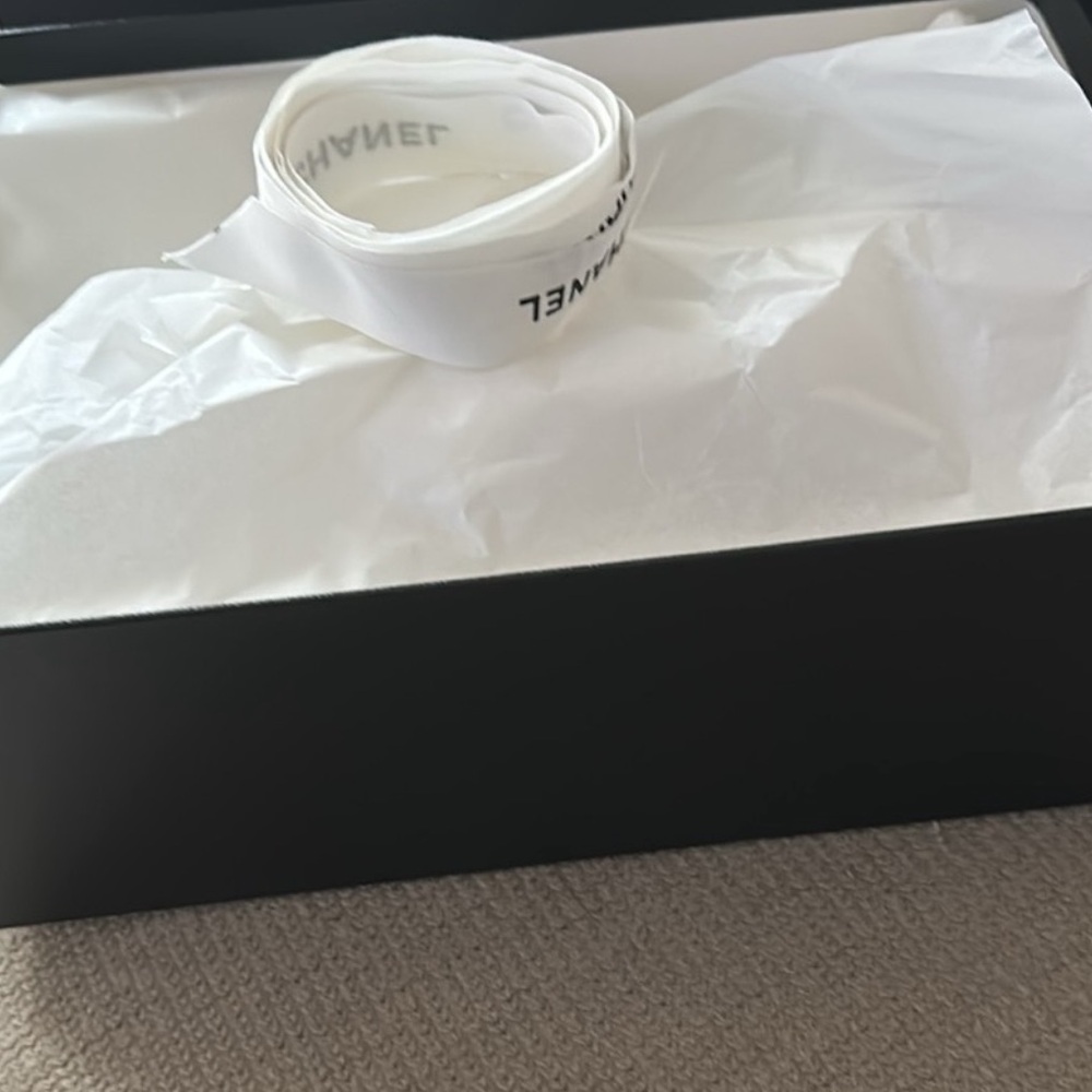 Chanel Bag + Box + Ribbon - Picture 4 of 5